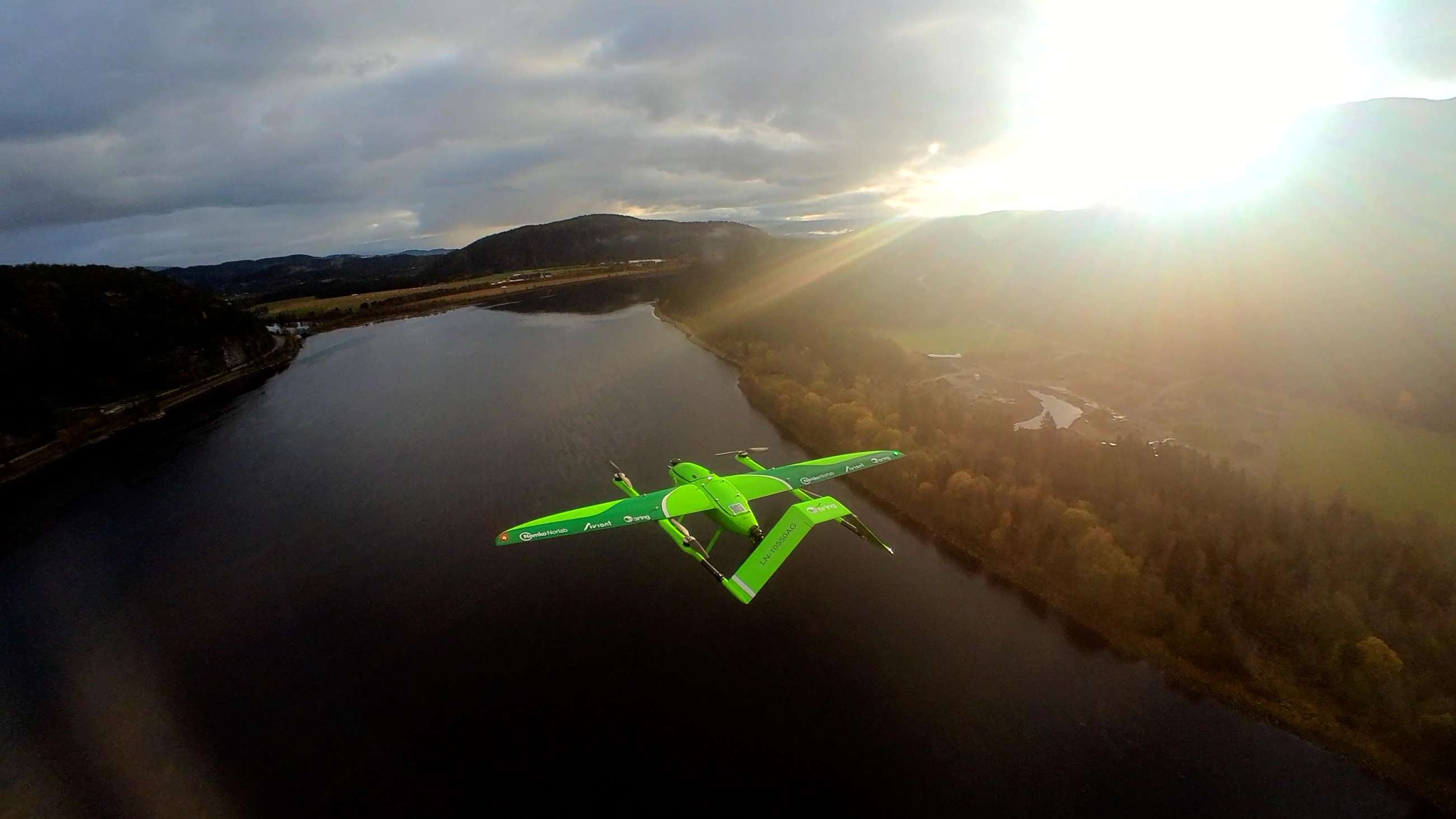 Drone i luften over Snåsavatnet